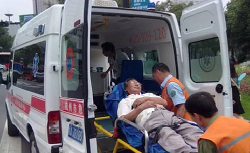 顺义区私人救护车出租报价是个谜？这里有答案！