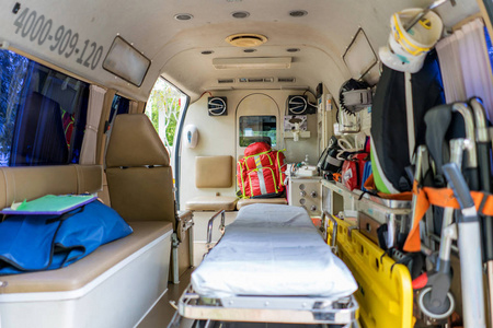 真实案例揭秘！北京市市区转诊急救车报价价目优惠攻略！