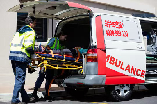 病人亲友转院攻略：跨省救护车中心选对很重要